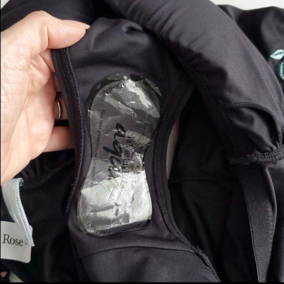 La Vie en Rose One Shoulder Ruffle Embroidered Flowers Black Bathing Suit Size M - Picture 7 of 11